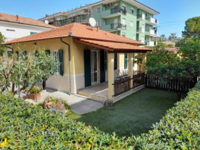 Villa la Casetta con giardino a 30 m dal mare San Bartolomeo Al Mare